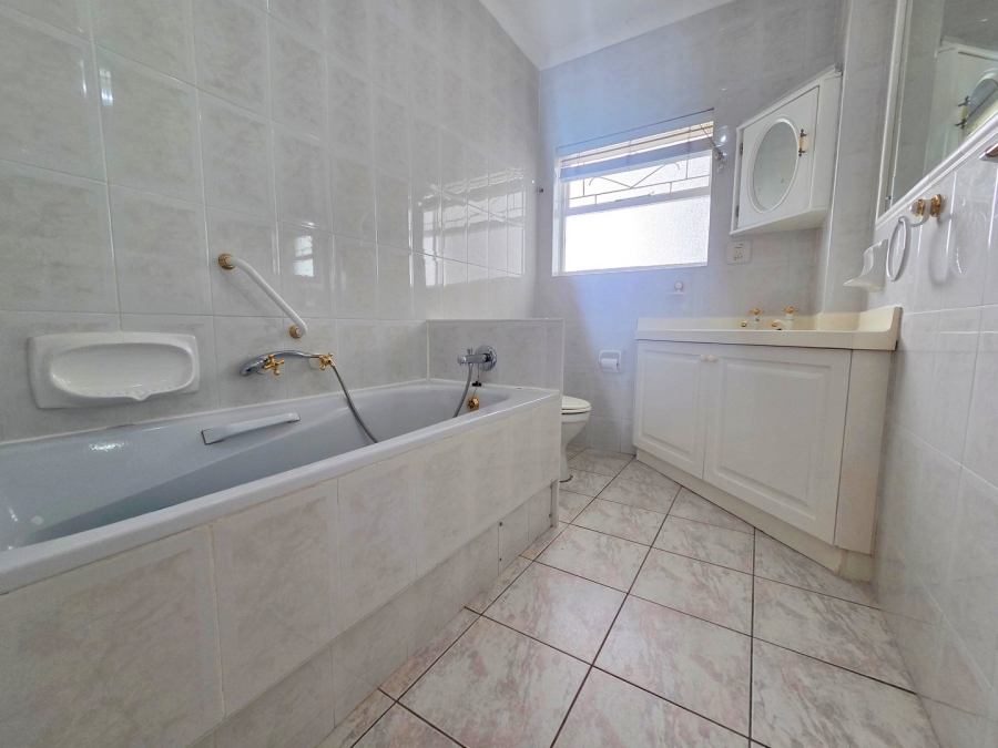 To Let 2 Bedroom Property for Rent in Sea Point Western Cape